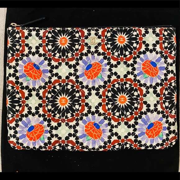 SOLD 🌟Chanel Limited Edition Dubai Cruise Clutch - Picture 10 of 15